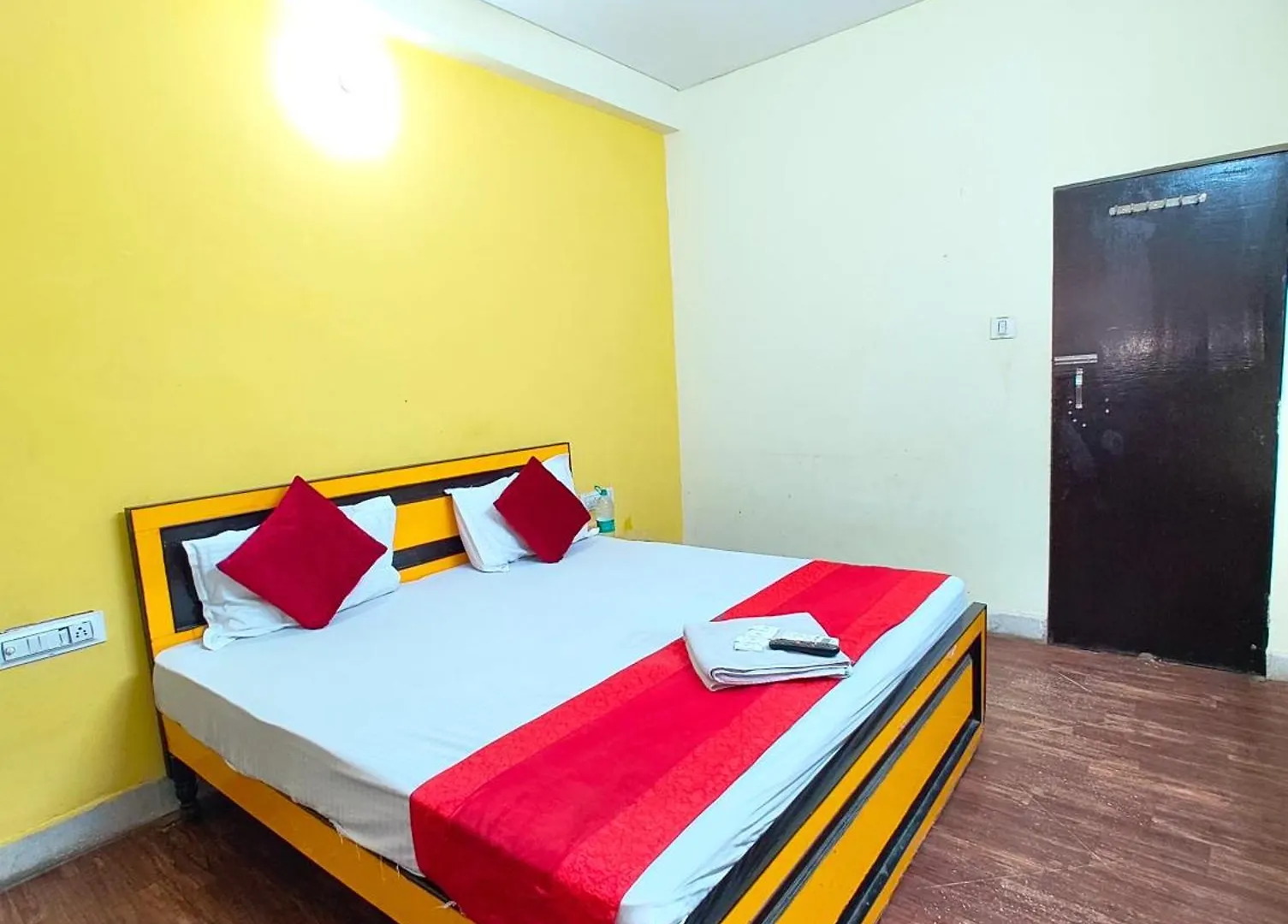 Fully Air-Conditioned - Hotel Varnasi Paradise Premium Near Kashi Vishwanath Temple - And- Ganga Ghat - #Free Parking #Wifi Facilities #Room Service - #Fully Air Conditioning Room #Prime Location - Best Seller In City Váránasí Indie