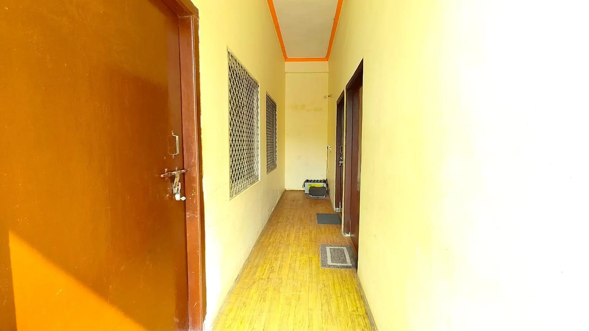 Fully Air-Conditioned - Hotel Varnasi Paradise Premium Near Kashi Vishwanath Temple - And- Ganga Ghat - #Free Parking #Wifi Facilities #Room Service - #Fully Air Conditioning Room #Prime Location - Best Seller In City Váránasí